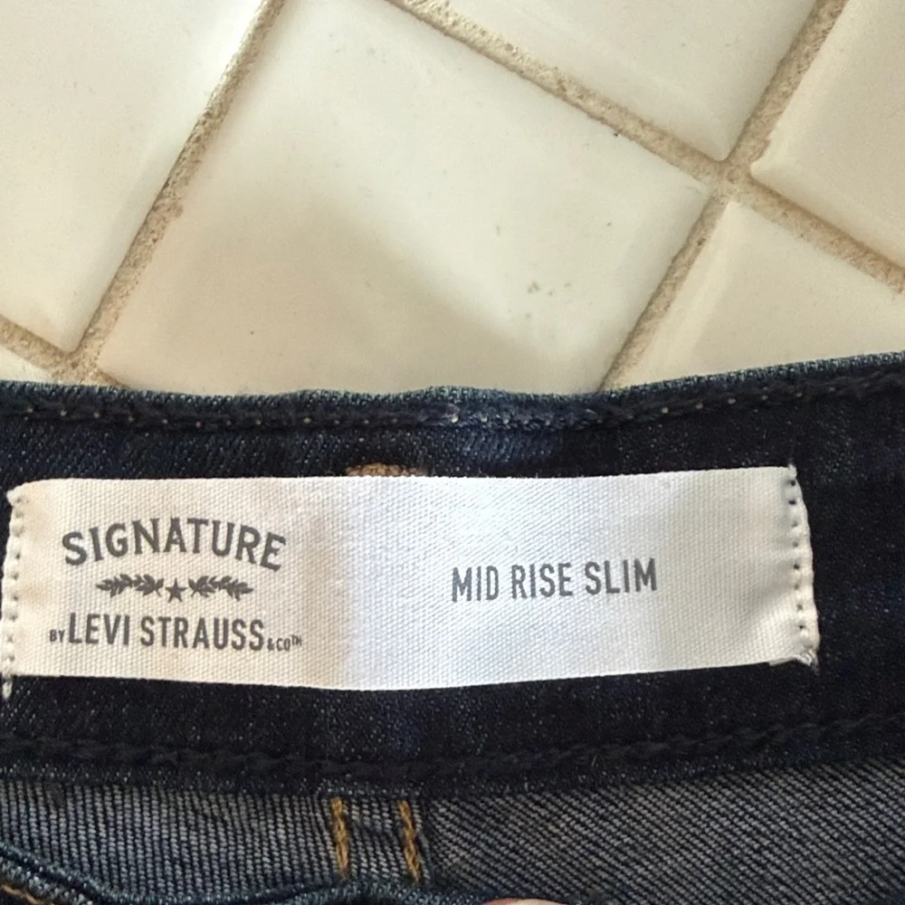 Signature by Levi Strauss Mid Rise Slim‎  Jeans- worn about 3x. Great shape